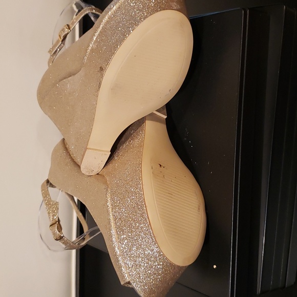 Women’s Gold Steven Madden High Wedge Heels Size 8 - Picture 7 of 7